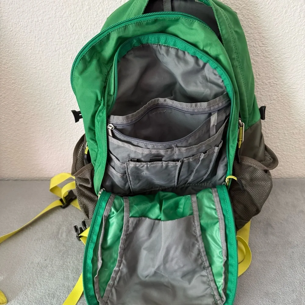 The North Face Recon Legacy Model Green, black Yellow Backpack Daypack Bag